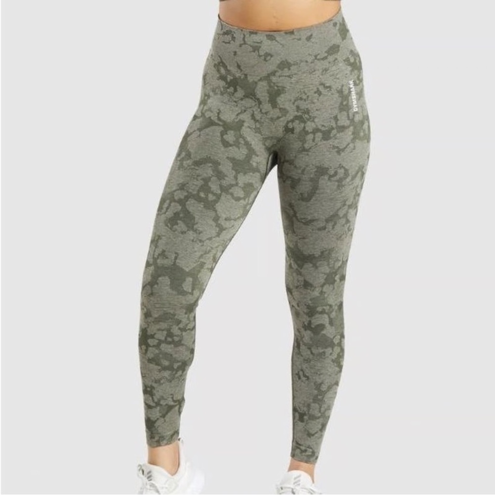 Gymshark Adapt Camo Seamless Legging. Color “khaki”.